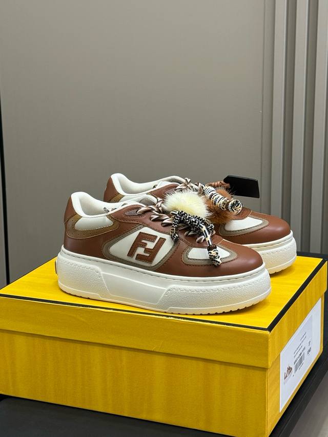 Fendi芬迪 厚底Match系列 情侣款 休闲 运动鞋 原版购入开发 做货 Fendi Match系带运动鞋。乳白色皮革材质，饰有白色高科技网眼布细节以呈现双