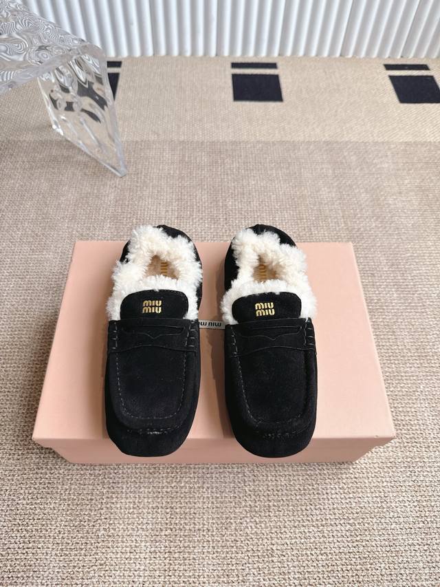 Miu Miu 缪缪 25Ss新款 方头 褶皱 一脚蹬 芭蕾舞鞋 乐福鞋 25 缪缪秋冬款 懒人一脚蹬这一款也太美了吧，无敌搭配怎么穿都超级好看 鞋面: 进口牛