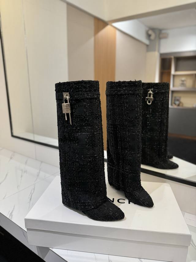 专柜正品级定制版本 Givenchy0 新款缇花格子布中长靴，市面最高版本 纪梵希 锁扣 缇花格子款 风靡整个时尚圈 原版开发鞋型超级正 最高还原度鞋型 包裹性