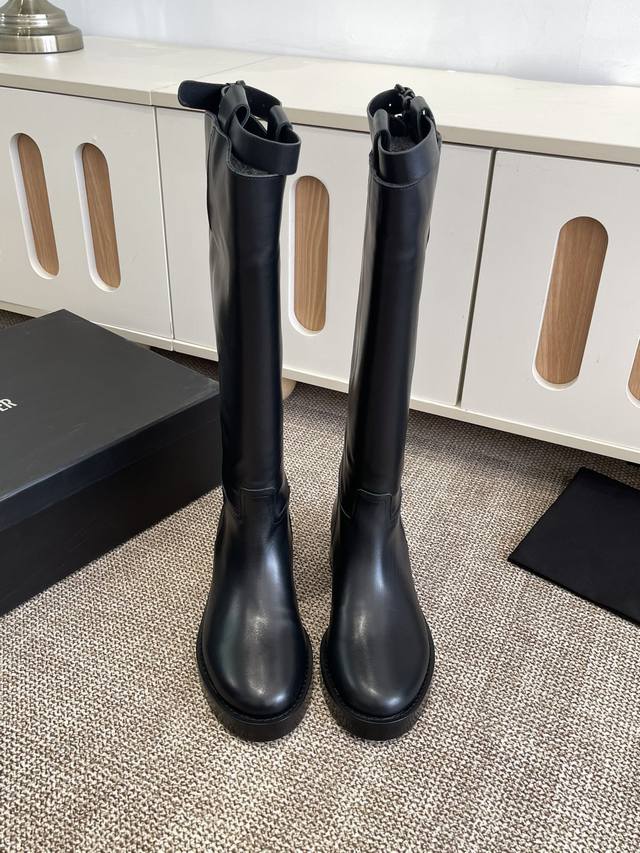 经典款 Ann Demeulemeester 官网骑士靴长靴 Brand New升级版-顶级 全新呈献 别在平凡中沉溺，Ann 以悠久的匠心制造，这双鞋传达着自