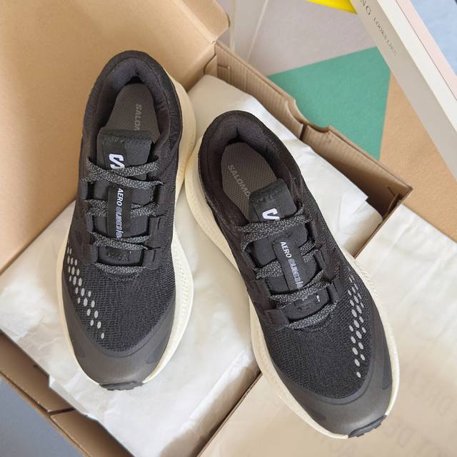 顶级版本：情侣款 Salomon 萨洛蒙Aero Glide 3代 超轻 户外 休闲 运动鞋 跑步鞋 約245G，輕巧鞋身 即使運動或日常 更容易配搭 採用 O