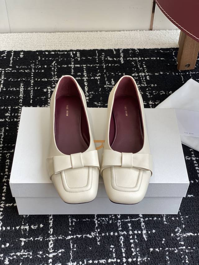 东莞代购级 The Row 新款粗跟蝴蝶结玛丽珍单鞋 据说这是本年度最美丽的玛丽珍奶，法式优雅气质在线、高级又时髦，可盐可甜，文艺又气质！无论是夏天配短裙配短裤