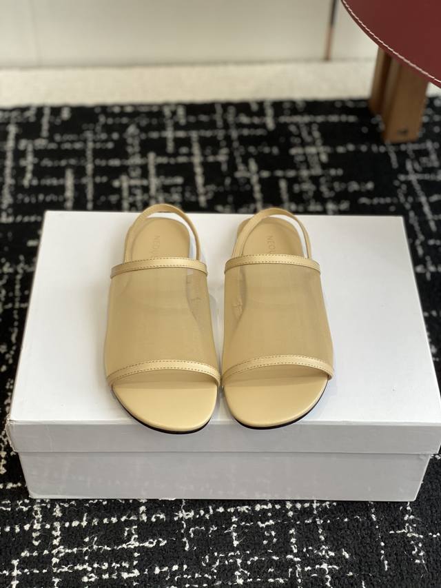 代购级 Neous 25Ss 经典 网面凉鞋 编织面拖鞋新品 以芭蕾的灵动意韵融于日常，以现代笔触刻画舞鞋经典轮廓！ 从经典日式鞋履汲取灵感，圆润五金点缀于鞋面