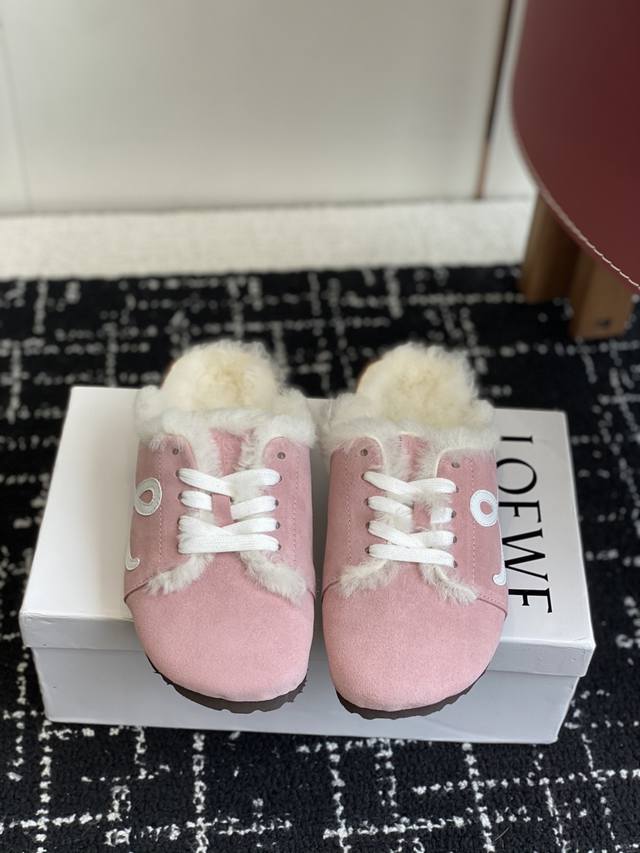 代购级 Loewe 25Ss 秋冬系列 情侣款 羊毛 拖鞋这个品牌刚出我就心动了 代购找很久才买到货，真的一鞋难求，真的超级好看，姐妹们给我冲 Size：#女3