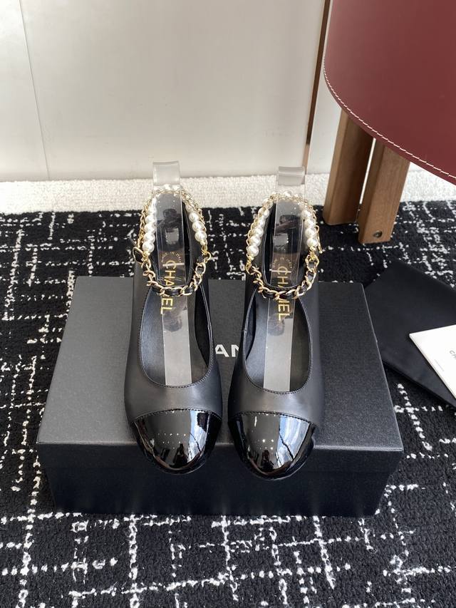 代购级 Chanel 25Ss 春夏系列 玛丽珍 单鞋 鞋 非常火的大双C设计手工车线非常耗时耗力 独特大底双拼做法 玫红色底贴让你不经意露出亮点大底车线永不脱