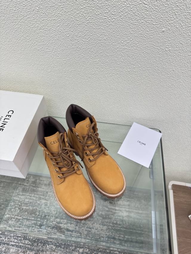 中邦经典短靴 情侣款 登山绑带 牛磨砂皮 Celine 土黄色 男款10 登山鞋大底 绑带设计 简单经典 今天安利一款最新款 家族元素设计 面料优质 牛磨砂皮