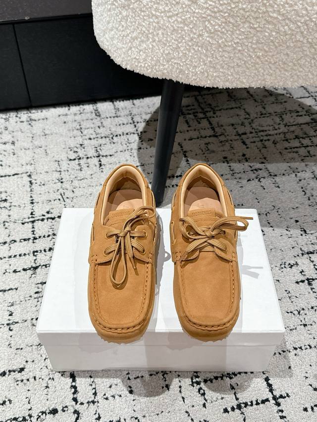 Jacquemus 25 新款 蝴蝶结 乐福鞋 乐福鞋一不小心就穿出高级感的乐福鞋时尚和慵懒随性之间的微妙平衡，时尚好看，整体日常穿搭非常洋气就对了。 面料：磨