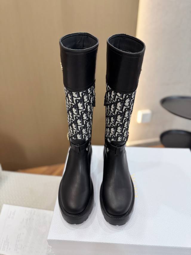 工厂P价 女装女鞋 运动原单 Dior 迪奥25Ss别具一格设计理念元素英伦风布洛克骑士长靴. 原版开发萱型百搭瘦脚.造型立体饱满. 设计风格新颖 细节完美 酷