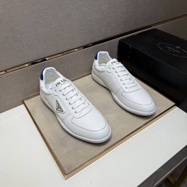 调工厂P价 男装男鞋 运动原单 普拉达～ 男士休闲鞋 2025Z柜同步发售 码数:38-44 # 2个颜色鞋面选用多材质拼接真皮内里，舒适透气，鞋底：原版舒适耐