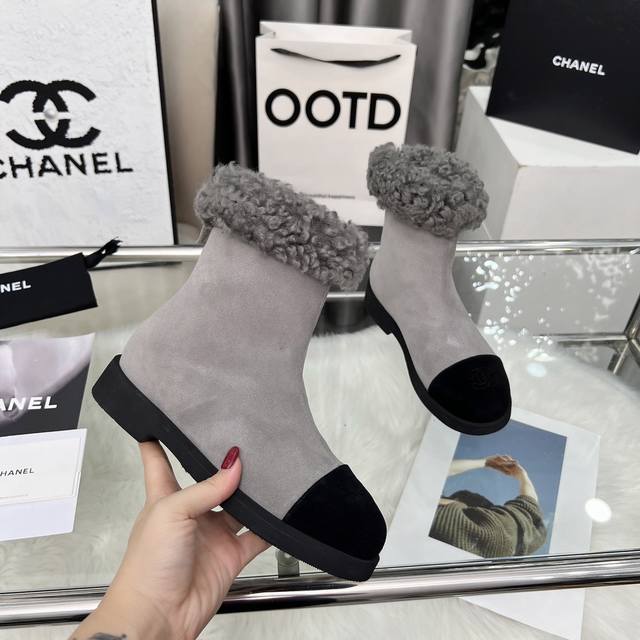 工厂P价 女装女鞋 运动原单高版本香奈儿Chanel，小香2025款秋冬专柜最新款短靴，本季秋冬季节必备单品！！香奈儿女士钟爱简约又难以抗拒系 搭配展现与众不同