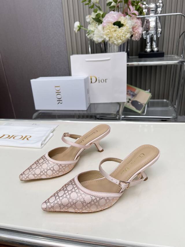 工厂P价 女装女鞋 运动原单 迪奥 Dior 烫钻高跟鞋2025春夏最新提花烫钻图案凉鞋款. 原版购入. 特订材料. 一比一零差距复刻！ 材质：原版订制绸缎面烫