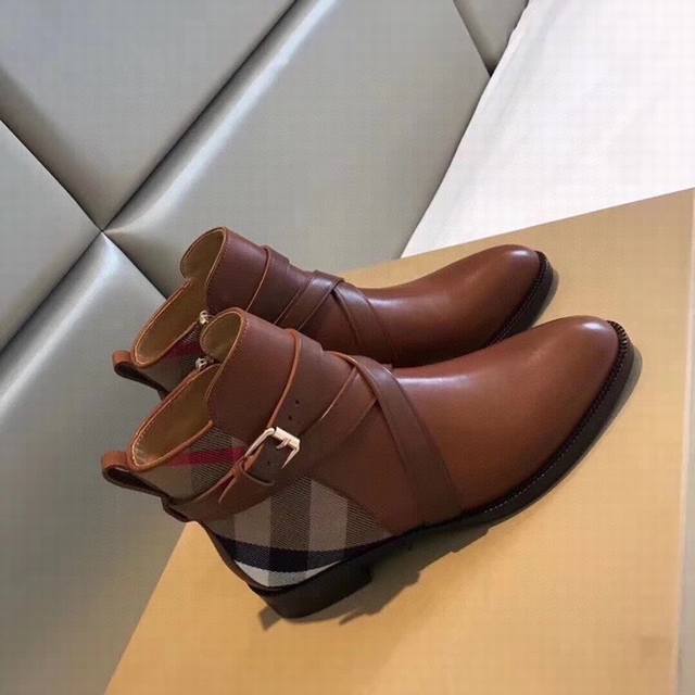 工厂P价 女装女鞋 运动原单新款-- Burber*Y专柜主打款、出自名师设计。 搭配巴家独有的格子风格 鞋面采用顶级牛皮+羊皮内里 羊皮垫脚, 绝对是今年引领 工厂P价 女装女鞋 运动原单新款-- Burber*Y专柜主打款、出自名师设计。 搭配巴家独有的格子风格 鞋面采用顶级牛皮+羊皮内里 羊皮垫脚, 绝对是今年引领