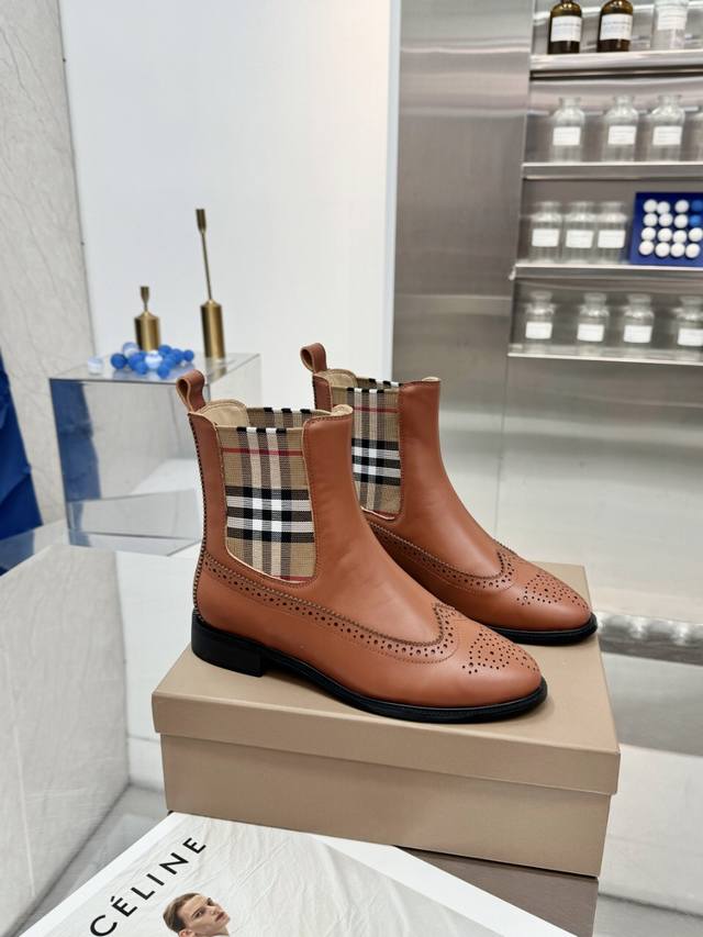 工厂P价 女装女鞋 运动原单 新款-- Burber*Y专柜主打款、出自名师设计。 搭配巴家独有的格子风格 鞋面采用顶级牛皮+羊皮内里 羊皮垫脚， 绝对是今年引