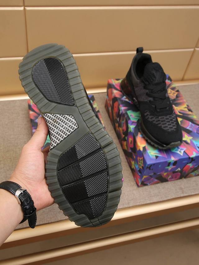 工厂P价 男装男鞋 运动原单 Lv 路易威登 原版爆款，前卫百搭时尚男鞋私版开模，鞋面采用透气飞织面一体面料：1复刻..时尚干脆、大气个性更潮更抢眼更追求档次，