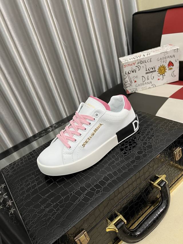 调工厂P价 男装男鞋 运动原单 Dg～ 男士休闲鞋 Z柜同步发售 鞋面选用牛皮拼接布料网布内里，舒适透气，鞋底：原版舒适耐磨大底，实物拍摄实物更赞码数:35-4