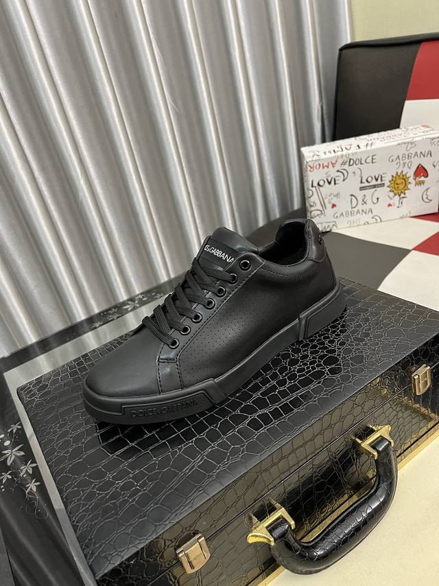 调工厂P价 男装男鞋 运动原单 Dg～ 男士休闲鞋 Z柜同步发售 鞋面选用牛皮拼接布料网布内里，舒适透气，鞋底：原版舒适耐磨大底，实物拍摄实物更赞码数:38-4