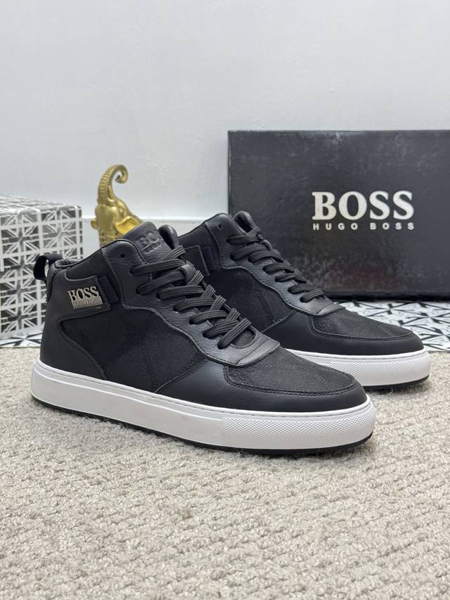 调工厂P价 男装男鞋 运动原单 男士精品- Boss 新款高帮休闲鞋本款是官方主打经典款，1:1质量，原厂名师制作，采用帆布拼接牛皮舒适羊里内里。完美楦型，大方