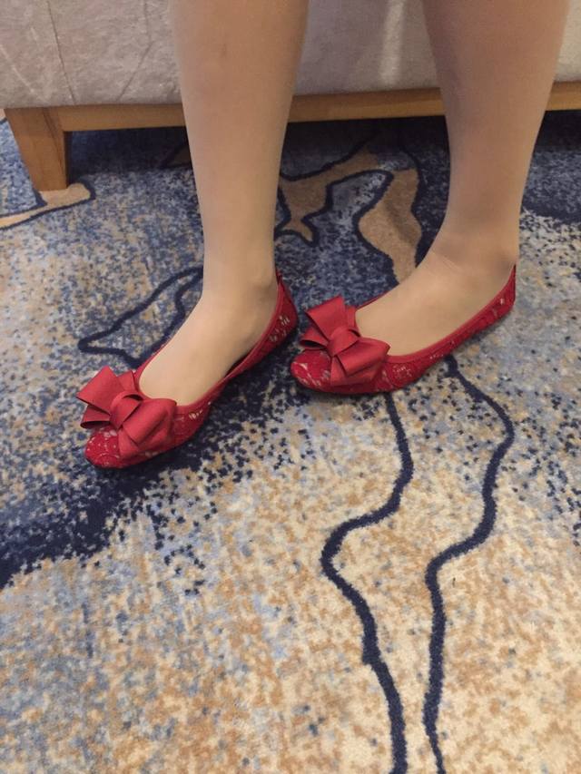 工厂P价 女装女鞋 运动原单 菲拉格慕 同款升级蕾丝 顶级版本法国进口环保顶级绵羊皮、超级完美！更好品质！其永恒经典的象征 面料柔软绵羊皮字加上原版五金水钻，上