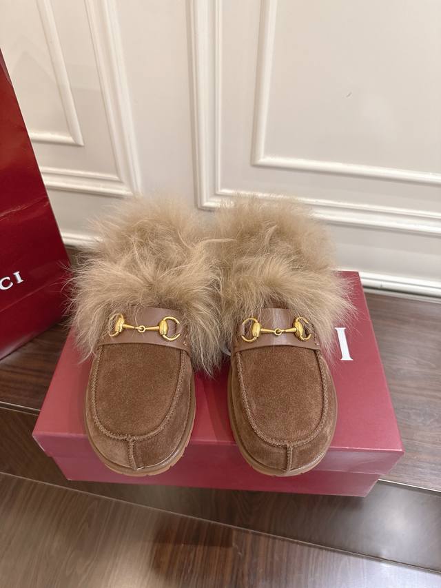 工厂P价 女装女鞋 运动原单 Gucci 马衔扣女士羊毛乐福鞋单鞋 全新系列匠心呈献马衔扣配件，彰显品牌马术传承。这款乐福鞋采用高丝牛京制作，搭配托斯卡纳羊毛，