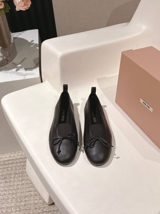 出厂价P 女装女鞋 运动原单 Miumi2025缪缪春夏新款芭蕾舞鞋，满满的高级感这一季的芭蕾舞鞋，真的好甜再次击中少女心柔软的鞋子，质感超强，穿上让人忍不住翩