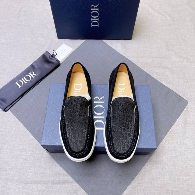 调工厂P价 男装男鞋 运动原单 D～R男士经典乐福皮鞋，便鞋款式设计，方便穿脱。采用原版印花帆布拼接牛皮精心制作，与 Shawn Stussy 携手打造，饰以橡