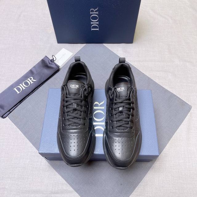 调工厂P价 。男装男鞋 运动原单 D 迪 炸街男神爆款超人气运动鞋新品专柜同步，鞋面意大利原版进口牛皮搭配D家定制面料，潮人必备，复杂工艺完美复刻 进口柔软牛皮