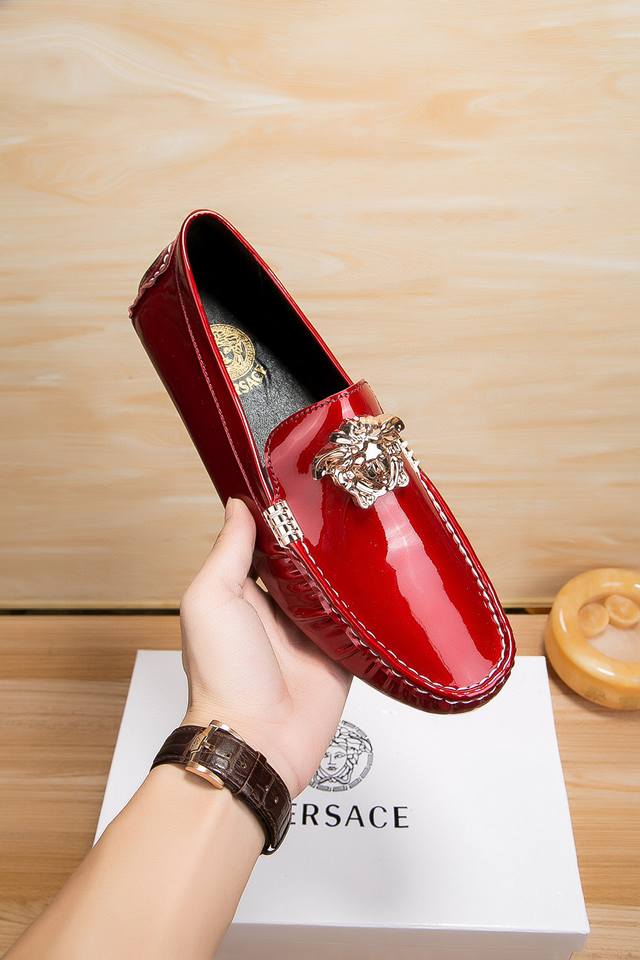 调工厂P价 男装男鞋 运动原单， Verace 范思哲官网男士商务四季休闲鞋，最新元素潮爆全球，官网火爆热卖，原版版本，专柜爆款，鞋面意大利进口原版头层牛漆皮性