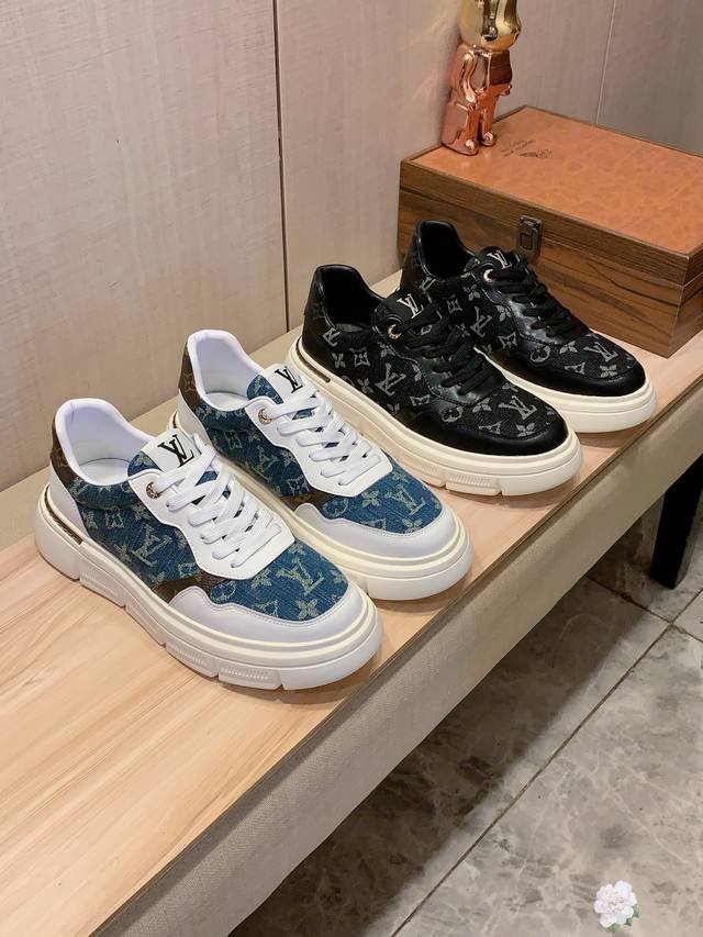 调工厂P价 男装男鞋 运动原单 Lv* 最新爆款休闲鞋，顶端品牌 奢侈～代购，顶级～质量。 鞋面選用进口透气牛皮搭配材质透气羊皮垫脚 精细做工。原版个性时尚柔软