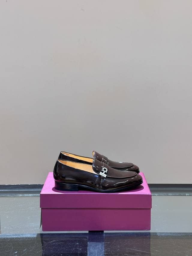 调工厂P价 男装男鞋 运动原单 Ferragam菲拉真皮大底男士商务休闲皮鞋，进口牛皮，严选用料只为打造更为舒适的穿着体验，原版鞋楦，线条修长流畅！鞋面：原版牛