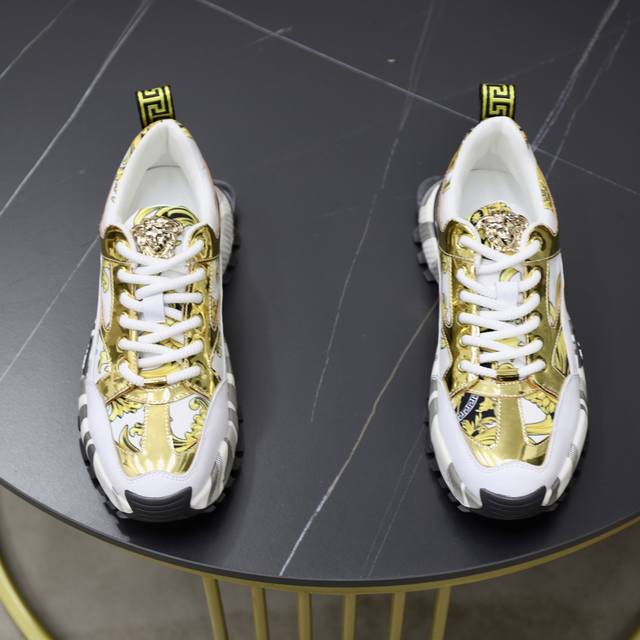 调工厂P价 男装男鞋 运动原单 品牌：范思哲 标准码：38-44 45订做 等级：官网同款 材料：原厂牛皮材料拼接品牌布匹 舒适透气内里 轻便耐磨运动大底 款式