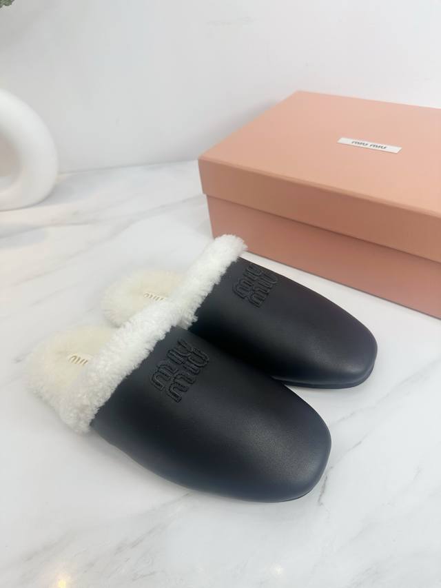 工厂P价 女装女鞋 运动原单 2025 新款新品 Miu Miu 全新超美装饰搭配,时尚淑女气质十足 双色拼接 又不乏美艳色彩,外侧附带弹力象巾 上脚非常方便意