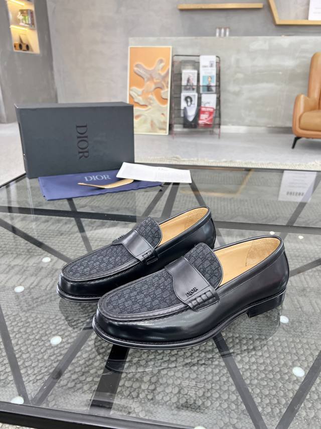 调工厂P价 男装男鞋 运动原单 D 顶级代购 迪 炸街男神套脚真皮大底皮鞋专柜同步发售原厂配置，意大利进口牛皮搭D布面料，全进口水染牛皮里垫，鞋底：种原厂特供原