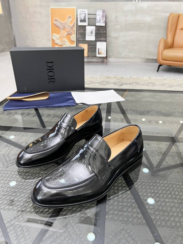 调工厂P价 男装男鞋 运动原单 D 顶级代购 迪 炸街男神真皮大底皮鞋专柜同步发售原厂配置，意大利进口牛皮，全进口水染牛皮里垫，鞋底：种原厂特供原版底超级舒适，