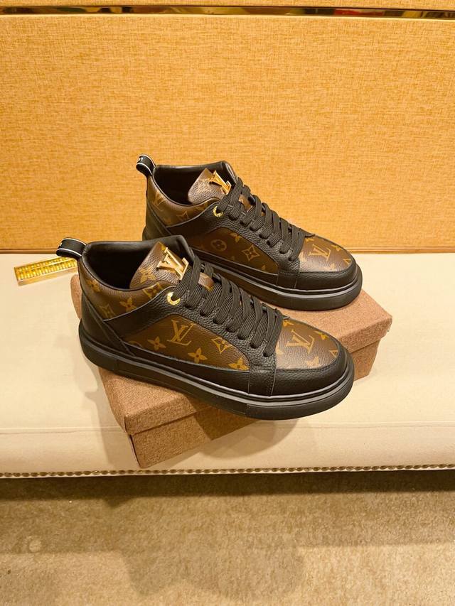 调工厂P价 男装男鞋 运动原单 Lv 路易威登高帮最新款休闲韩版风男鞋，全新秋冬款设计，完美做工，打造装柜品质，鞋面：牛皮面材质，皮内里；柔软舒适，橡胶大底超轻