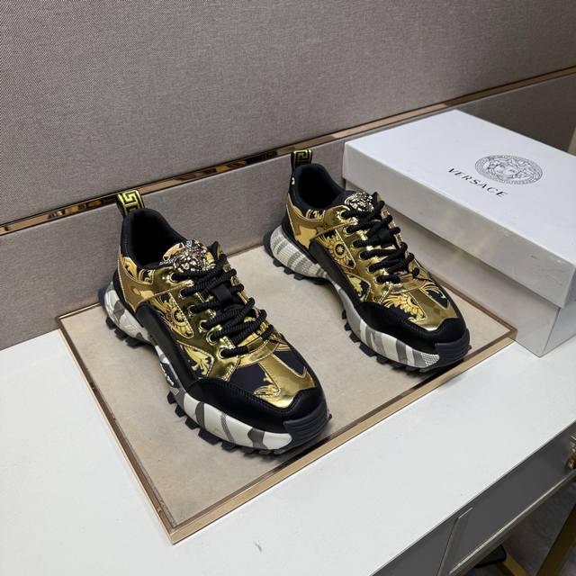 调工厂P价 男装男鞋 运动原单 范～ 男士休闲鞋 2025Z柜同步发售 码数:38-44 # 2个颜色鞋面选用多材质拼接网布内里，舒适透气，鞋底：原版舒适耐磨大