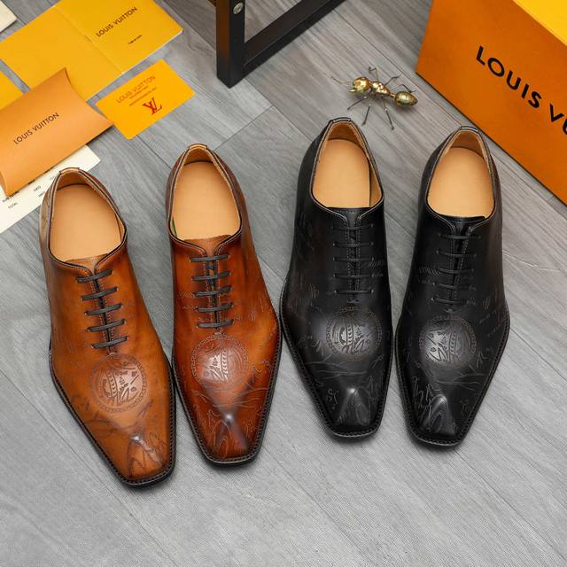 调工厂P价 男装男鞋 运动原单 商品商标：Lv 路易威登 商务系带正装皮鞋 正码码数: 37-46 商品材料：精选雕花牛皮鞋面 猪皮内里 橡胶大底