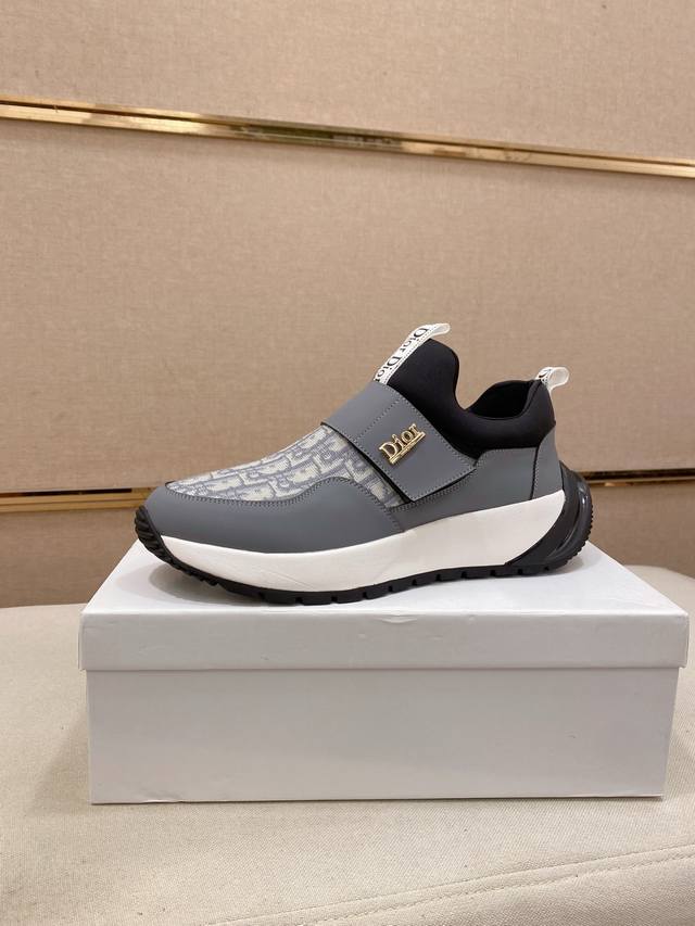 调工厂P价 男装男鞋 运动原单 迪奥 Dior 新款休闲运动风男鞋，全新春夏季款设计，完美做工，系带懒人款打造装柜品质，鞋面：进口头层牛皮，羊皮内里柔软舒适，超