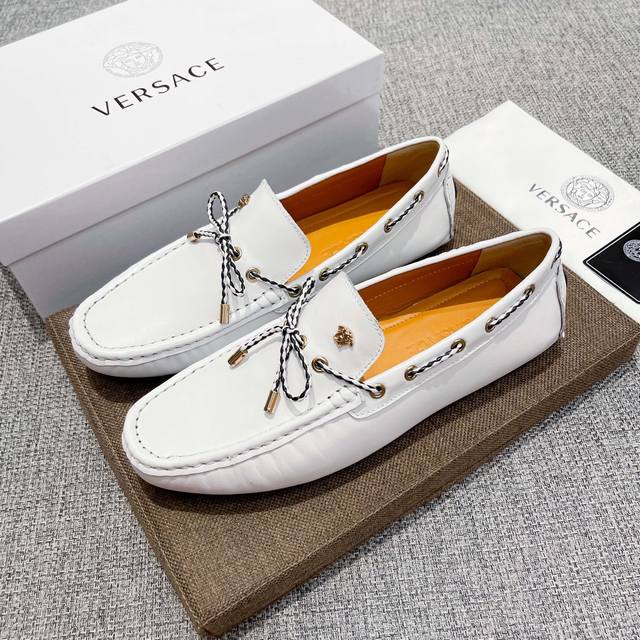 Verace 范思哲官网男士四季休闲商务豆豆鞋，最新元素潮爆全球，官网火爆热卖，原版版本，专柜爆款，鞋面意大利进口原版头层牛皮性感美灶莎头像金属扣，原版防滑大底