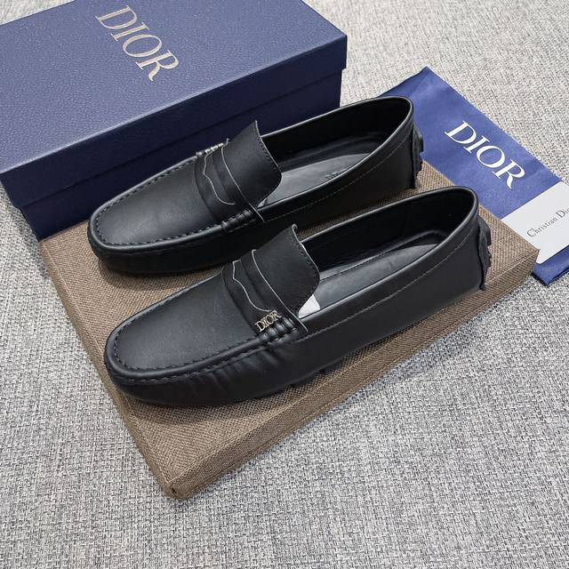 实价 Dior 官网新款，意大利名模贵族们爆款，Dior时尚界的佼佼者，无可超越，官方高品质精品高端豆豆鞋。适合驾车，休闲，白领，商务男士首选，明星周杰伦同款，