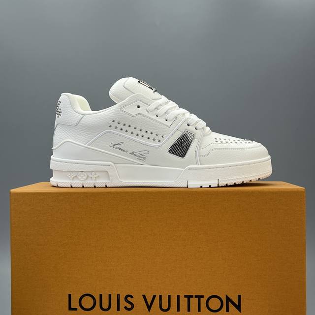 Louis Vuitton路易威奢品 Trainer休闲运动鞋 Lv，Trainer情侣款 ，运动鞋记录设计师 Virgil Abloh 由复古篮球鞋激发的经典