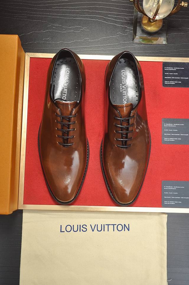 出厂价P 路易威登 Lv 高端商务正装皮鞋风格华贵典雅，实用性和款式并重，专业专注细节与品质，专柜原版1：1超精准复刻 ！材质：鞋面采用进口原版牛皮羊皮里。原版