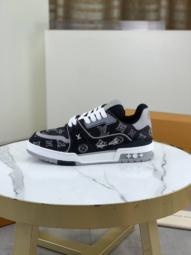 工厂P价P 跑量实价 顶级版本 Louis Vuitton 原单 最情侣新款Lv路易威登 * 顶级版本 Lv经典潮鞋！选用进口原版内里.原版耐磨轻便Tpu大底！
