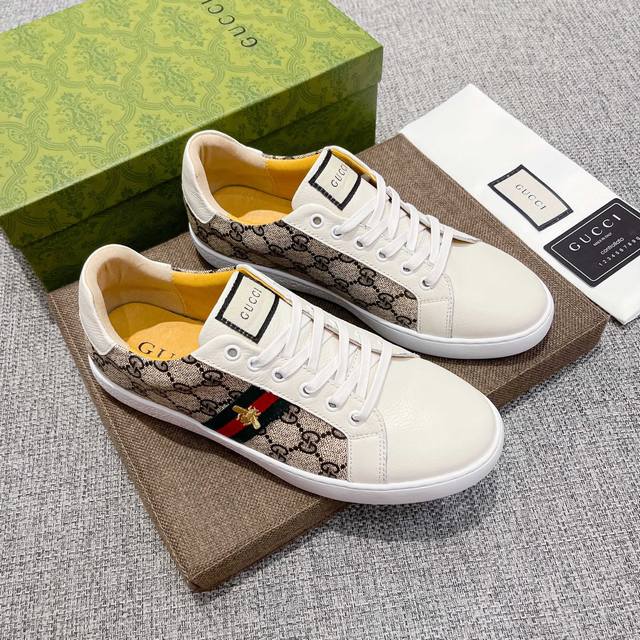 实价 ，品牌古驰，官网新款，这几年，古奇总是惊世骇俗...风靡全球 不掉色头层羊皮里 官方新版，鞋面采用意大利头层柔软牛皮，潮流奢华，高贵大气，男士的最爱，内里