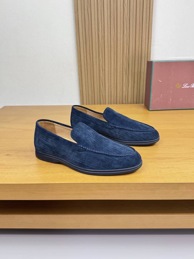 Loro Piana Lp -高端品质 原单 休闲运动鞋 -鞋面：进口高丝光反绒小牛皮、鞋丹手工串缝马克线 -内里：水染牛皮 -大底：超轻Tpr 橡胶；成型大底