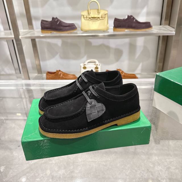 葆蝶家2025秋季专柜同步款 Bottega Veneta方头编织乐福鞋 面高丝光牛绒 ，订制进口羊里！烟胶大底！原板一比一复刻！做工精细！质量保证！ 男39-