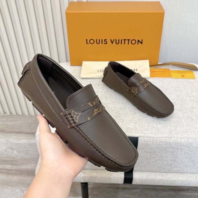 L 家 男士豆豆鞋 2025官网同步 市场顶级版本 进口头层小牛皮棕色牛里 原版包装 。尺码38-45