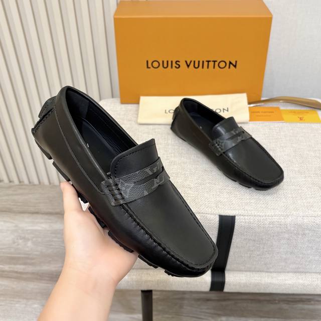 L 家 男士豆豆鞋 2025官网同步 市场顶级版本 进口头层小牛皮黑色牛里 原版包装 。尺码38-45