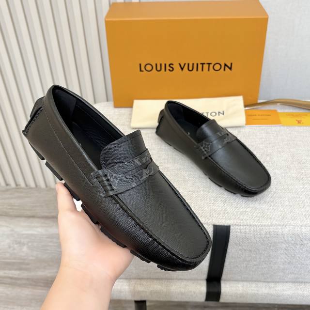 L 家 男士豆豆鞋 2025官网同步 市场顶级版本 进口头层蜥蜴纹黑色牛里 原版包装 。尺码38-45