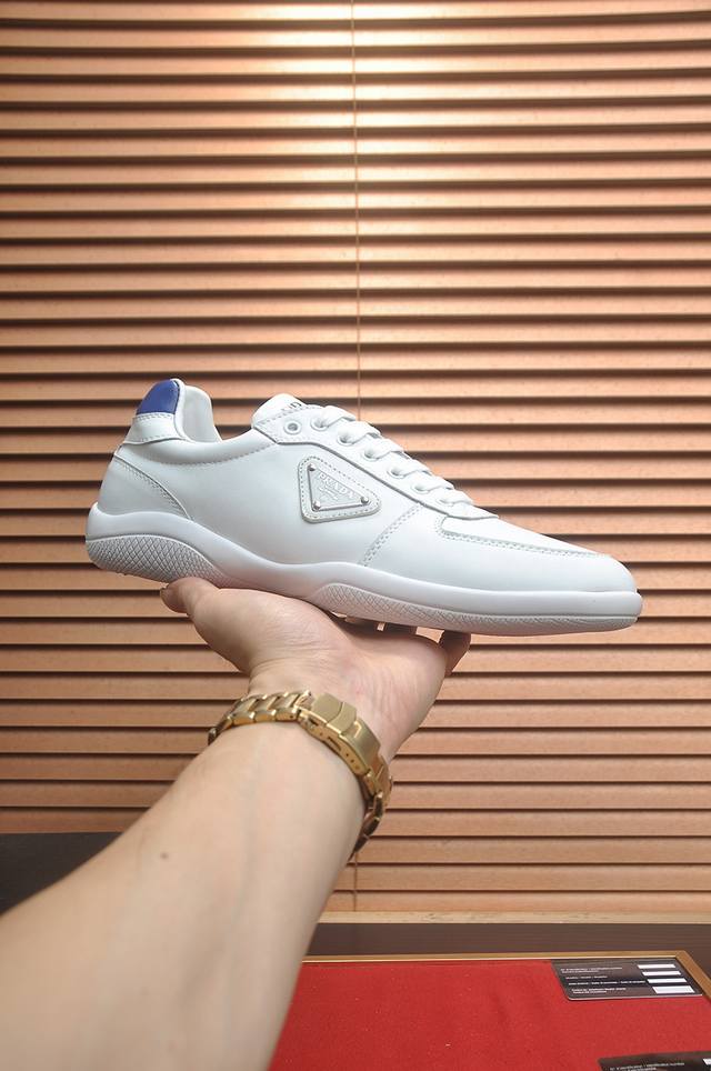 出厂价P 普拉达 男鞋高端品牌：官网1：1最新力作：鞋面采用意大利进口原厂面料羊皮内里制作，让行走更加便捷舒适！独家新款，惊世之作 ！打造时尚个性衬托你的与众不