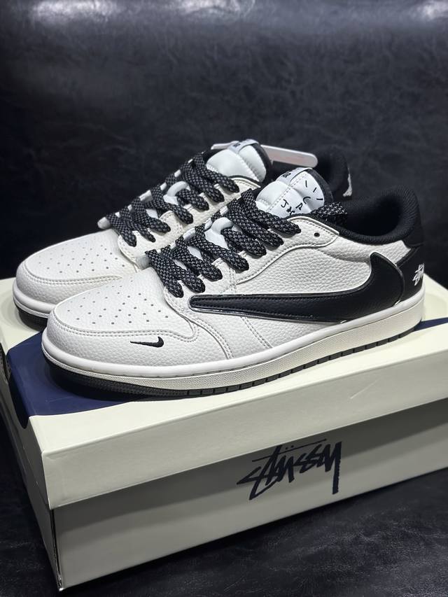 实价 现货Nike Dunk Low 防滑 低帮 倒钩定制联名采用近几年比较流行的版型设计，外观时尚大气。鞋底采用耐磨的材质，穿上它，让您感觉到舒适的体验。尺码